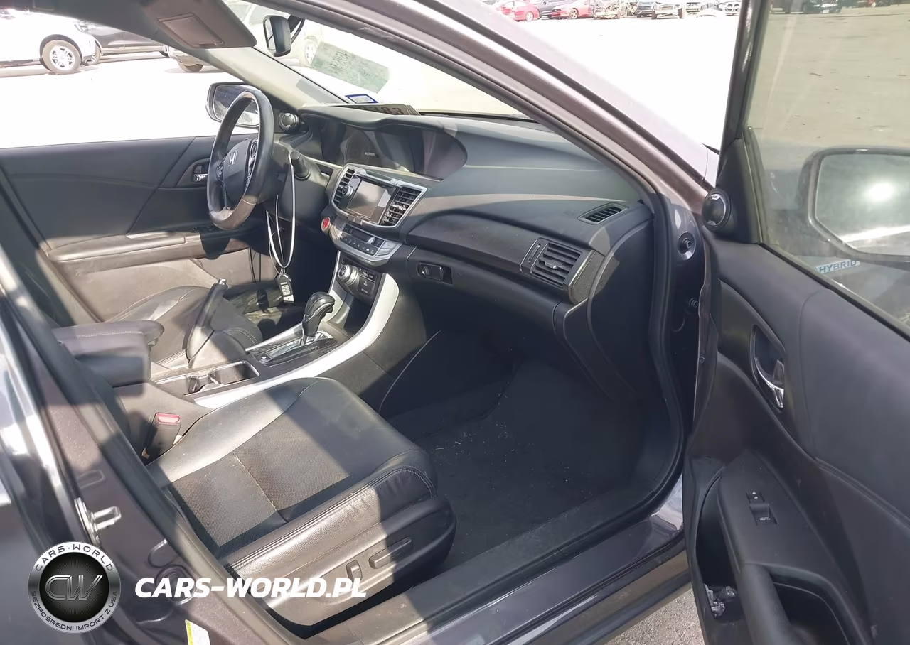 2015 Honda Accord Hybrid Touring VIN:1HGCR6F74FA001585 - 5