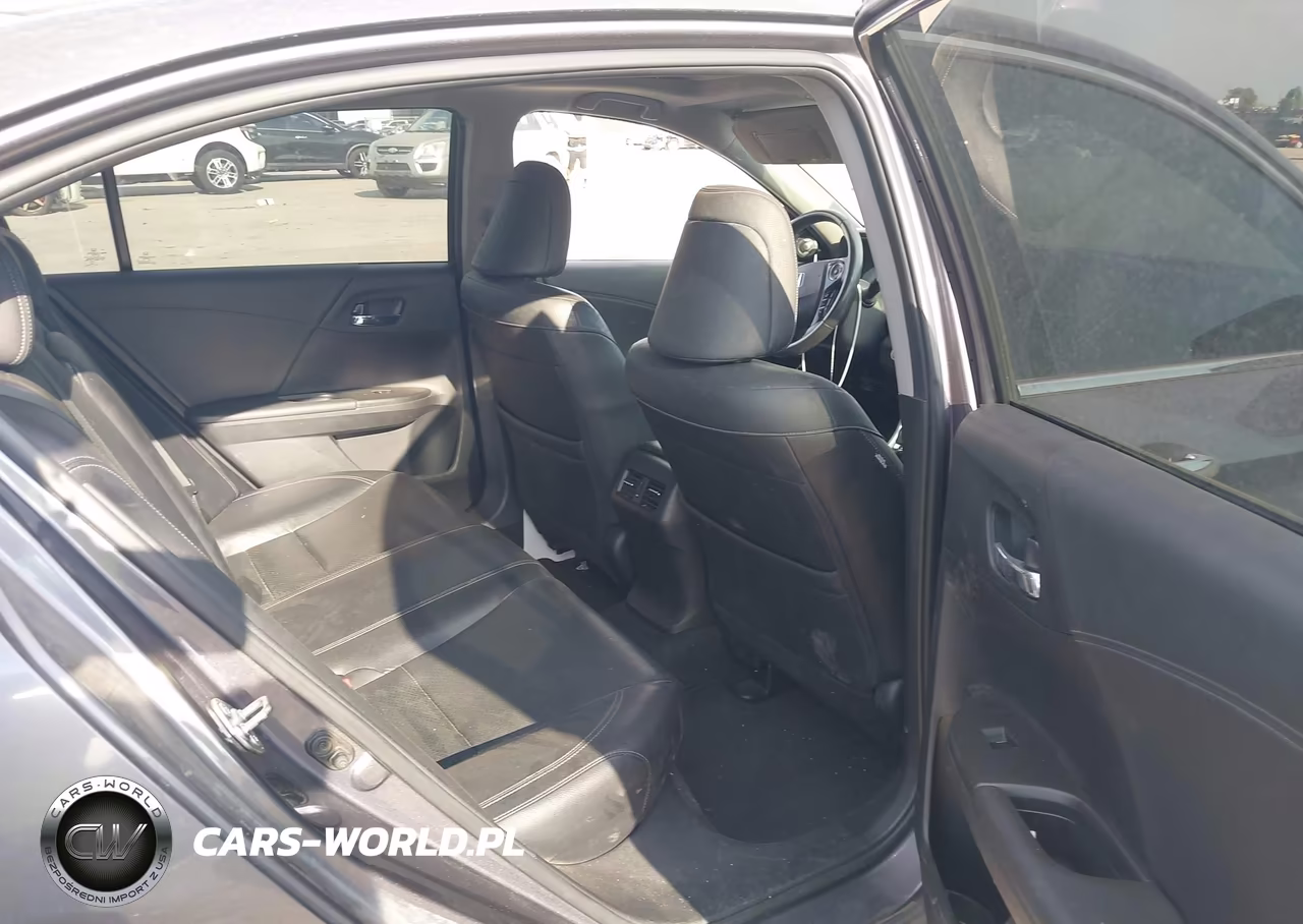 2015 Honda Accord Hybrid Touring VIN:1HGCR6F74FA001585 - 8