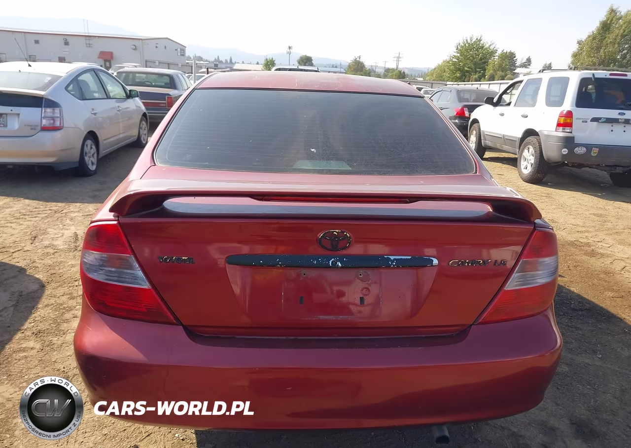 2002 Toyota Camry Le VIN:JTDBE32K520117635 - 16