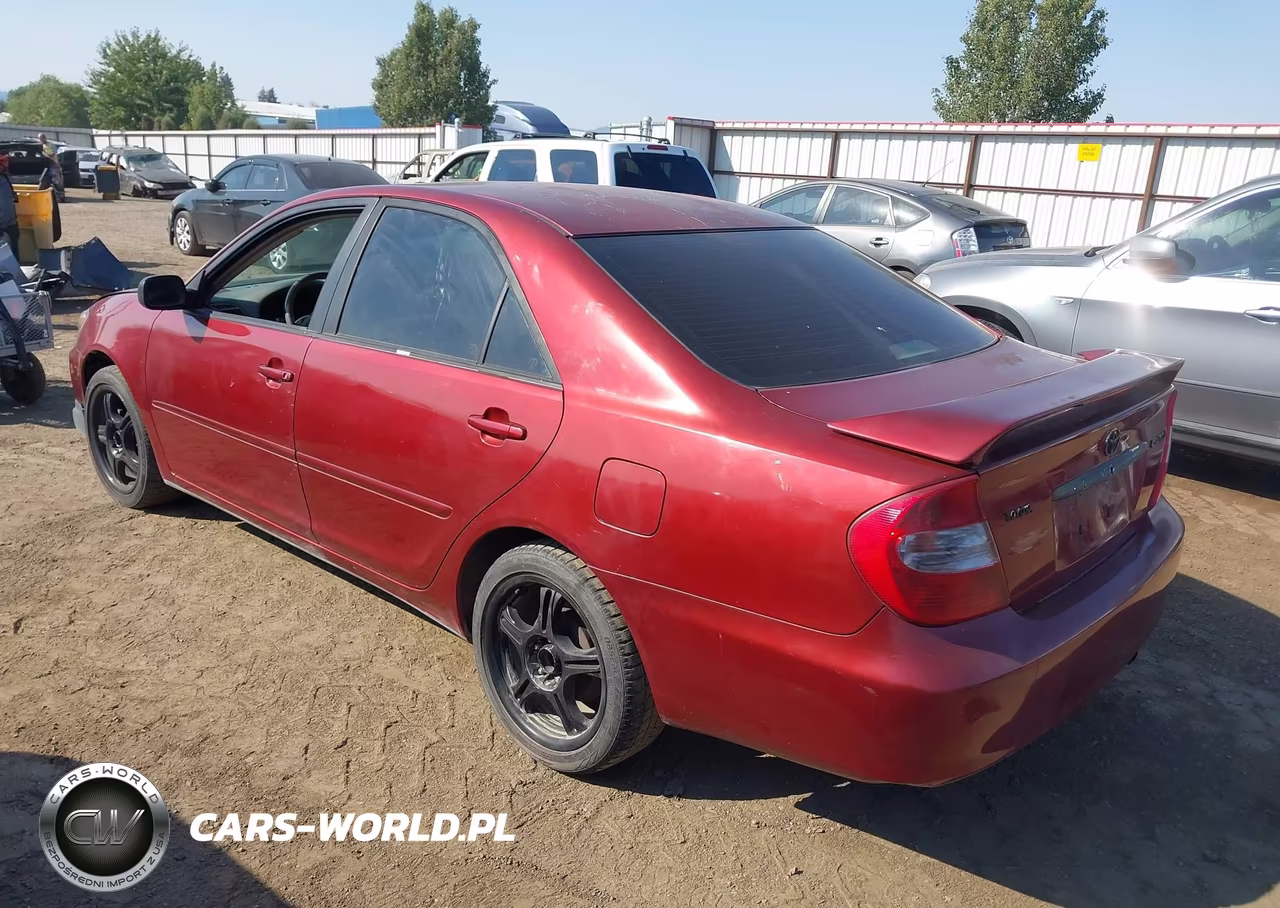 2002 Toyota Camry Le VIN:JTDBE32K520117635 - 3
