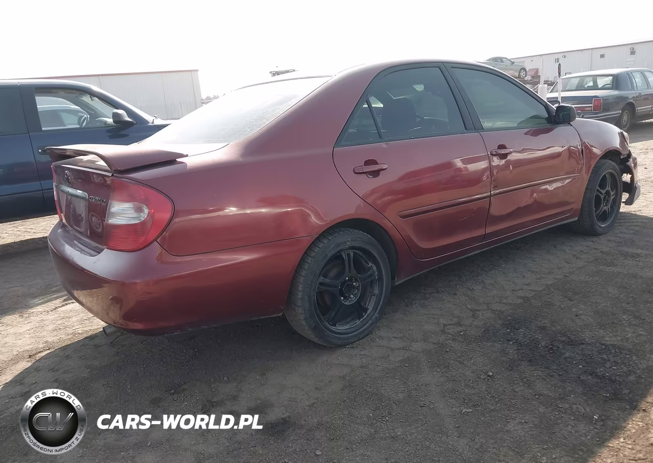 2002 Toyota Camry Le VIN:JTDBE32K520117635 - 4