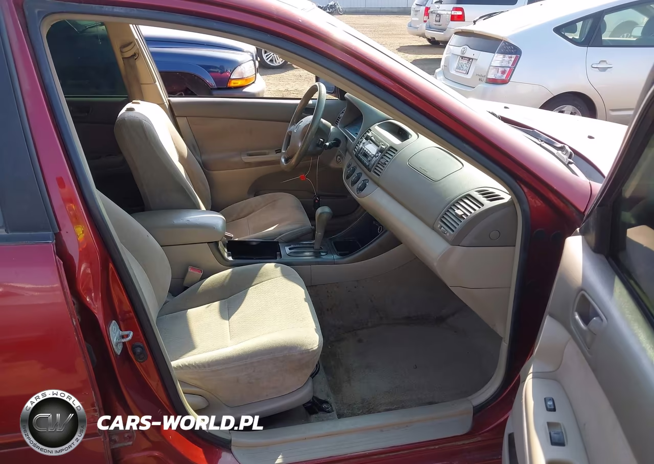 2002 Toyota Camry Le VIN:JTDBE32K520117635 - 5