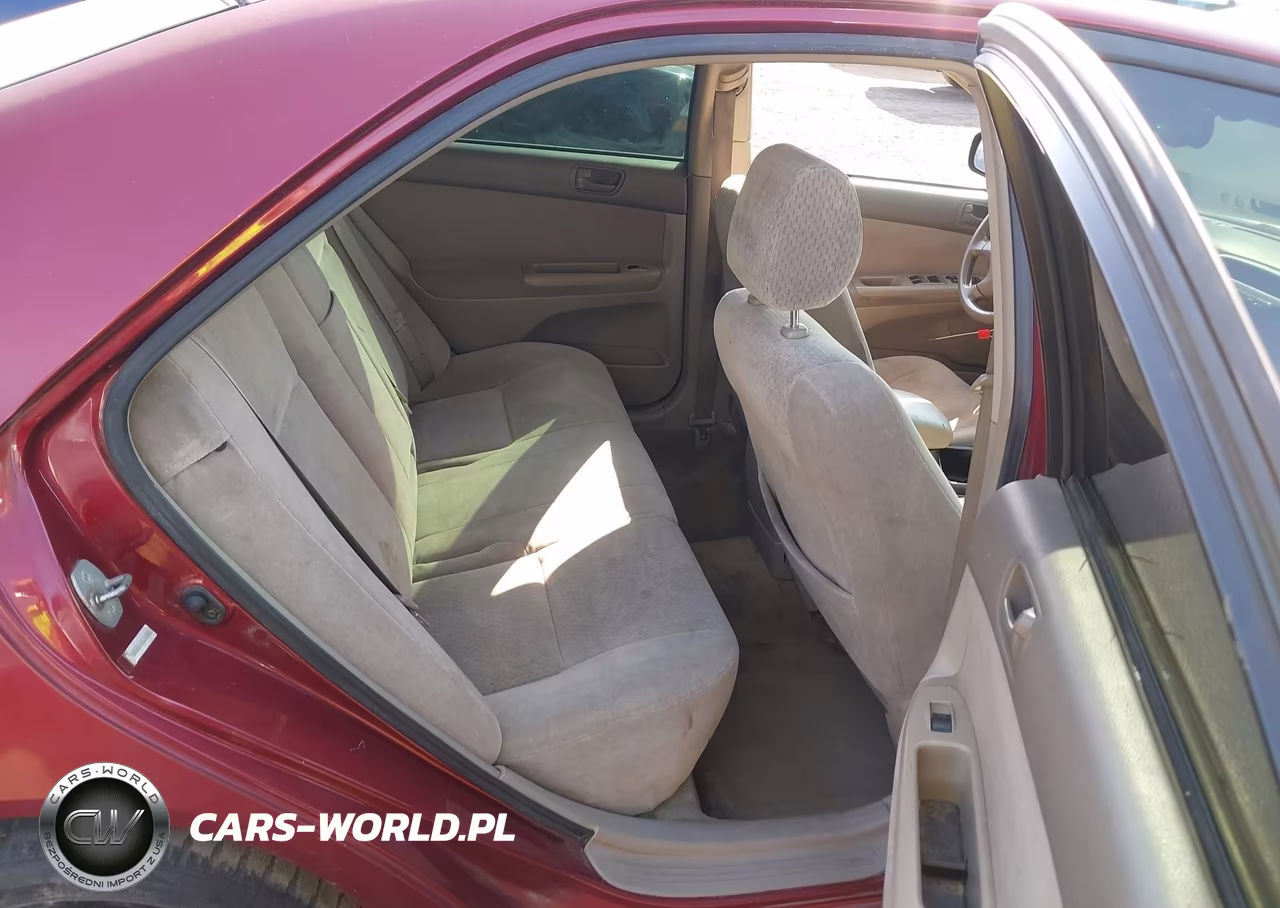 2002 Toyota Camry Le VIN:JTDBE32K520117635 - 8