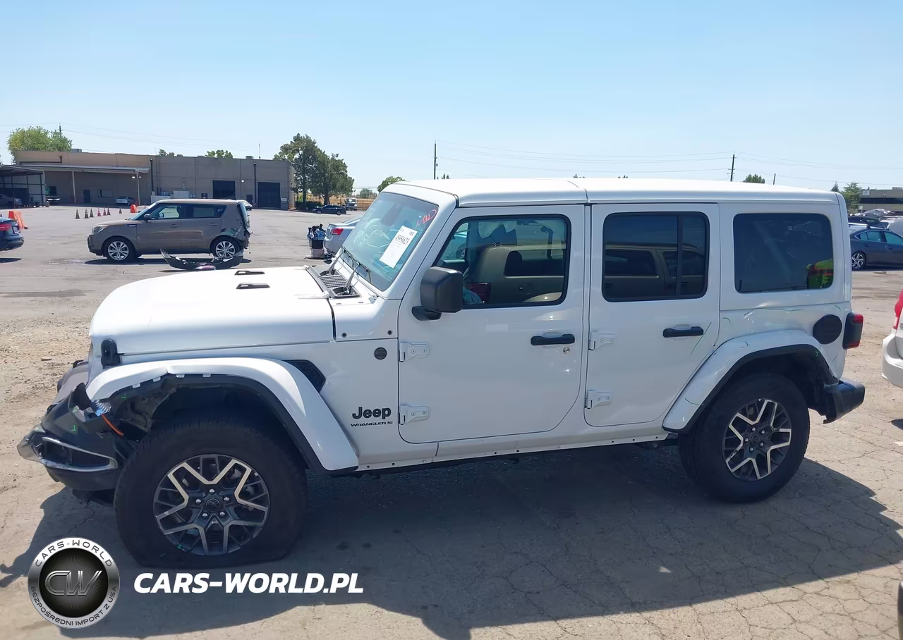 2025 Jeep Wrangler 4-Door Sahara 4X4 VIN:1C4PJXEN0SW597904 - 14