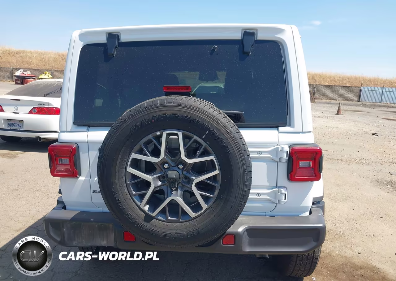 2025 Jeep Wrangler 4-Door Sahara 4X4 VIN:1C4PJXEN0SW597904 - 16