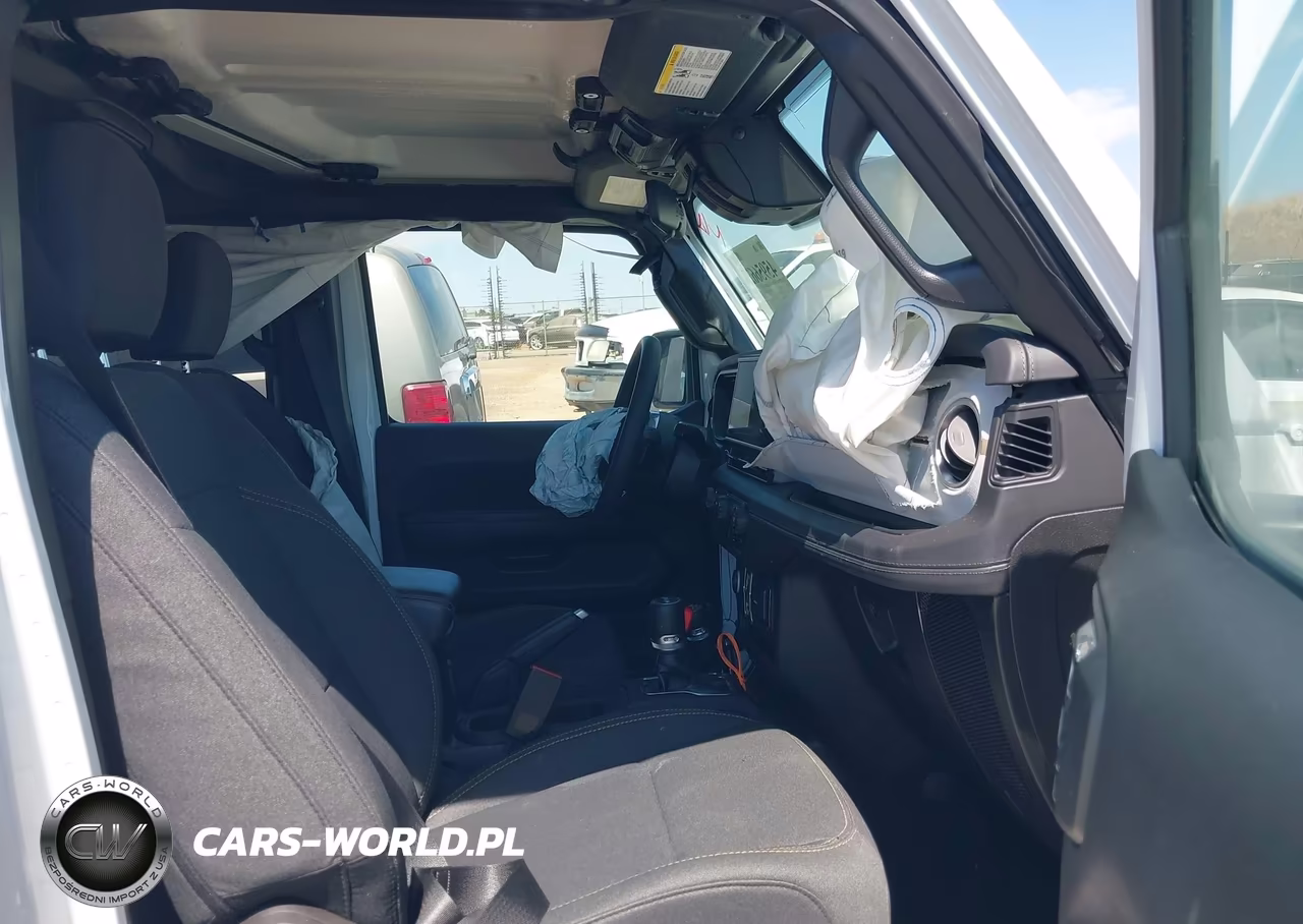 2025 Jeep Wrangler 4-Door Sahara 4X4 VIN:1C4PJXEN0SW597904 - 5