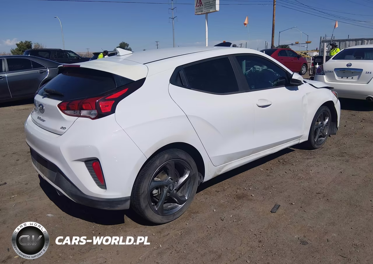 2021 Hyundai Veloster 2.0 VIN:KMHTG6AF0MU032617 - 4