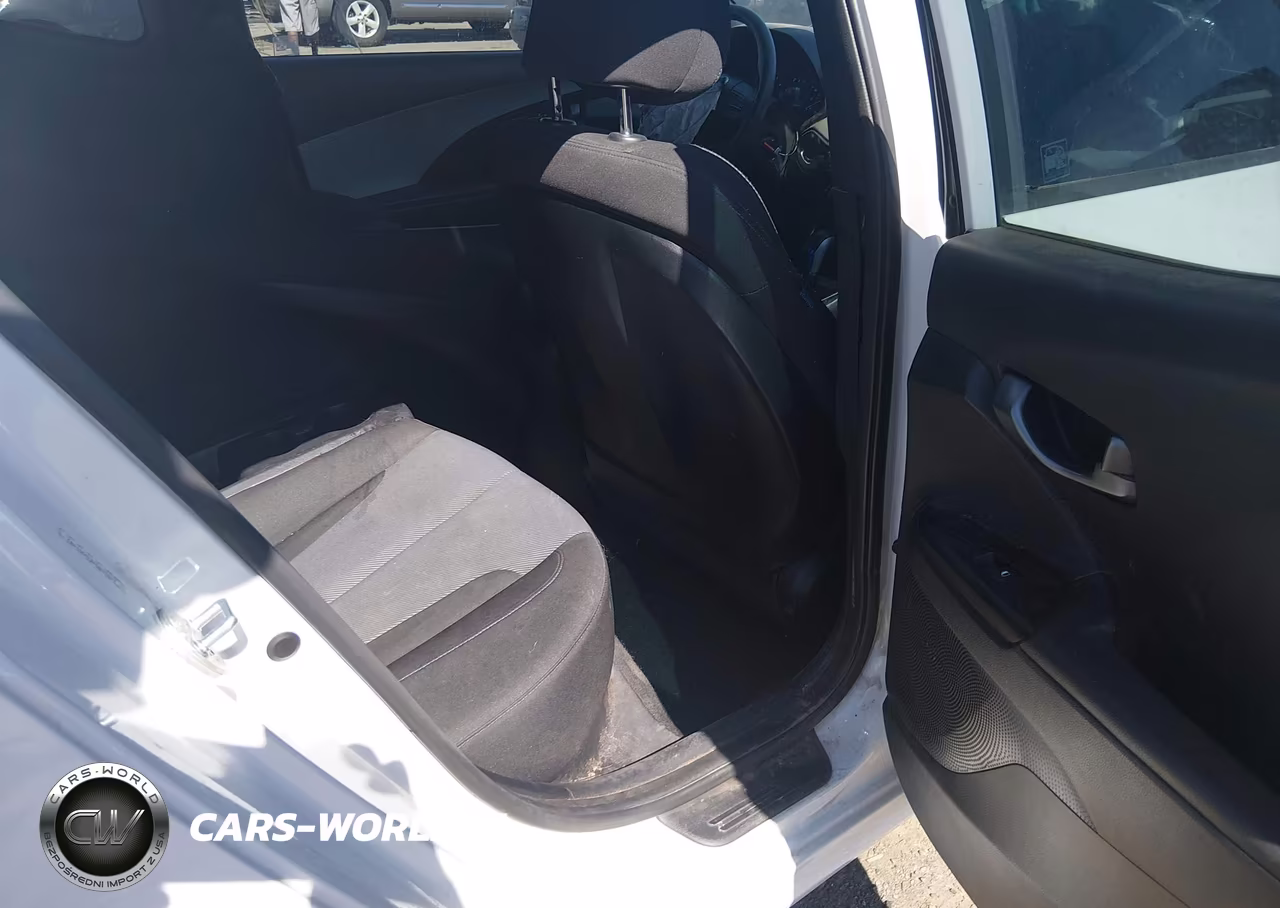 2021 Hyundai Veloster 2.0 VIN:KMHTG6AF0MU032617 - 8