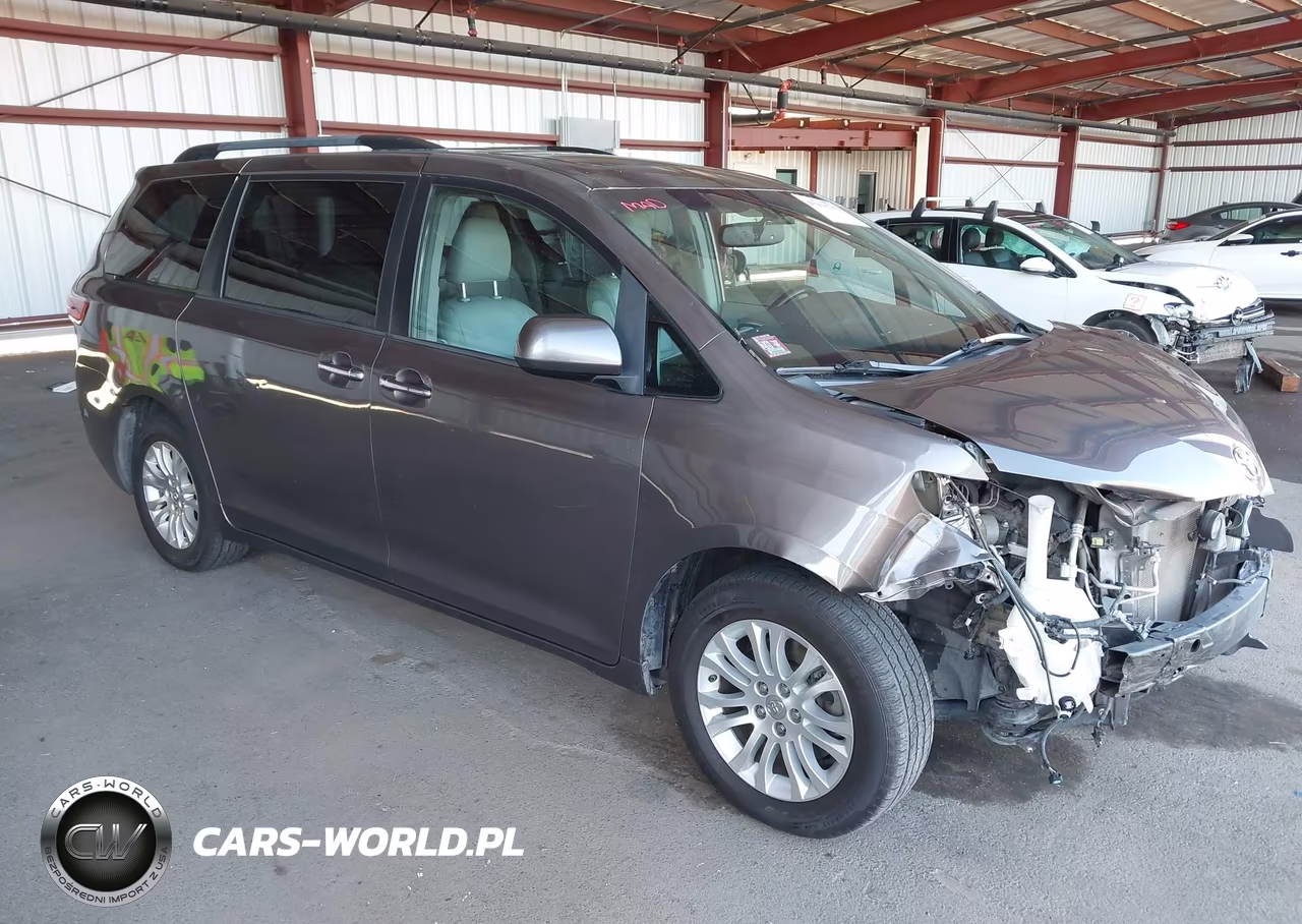 2016 Toyota Sienna Xle 8 Passenger – zdjęcie 1 z 17