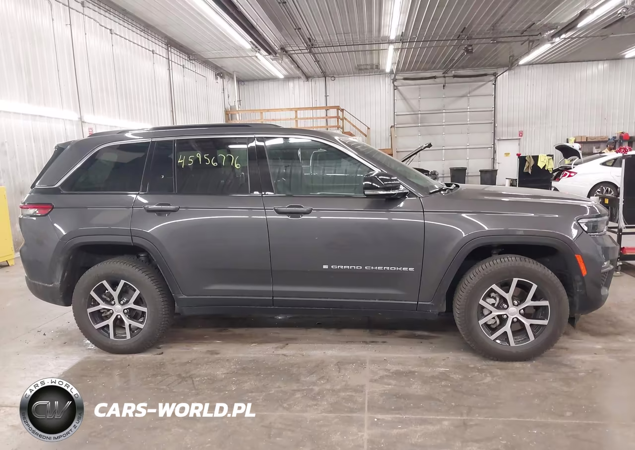 2024 Jeep Grand Cherokee Limited 4X4 VIN:1C4RJHBG6RC251811 - 14
