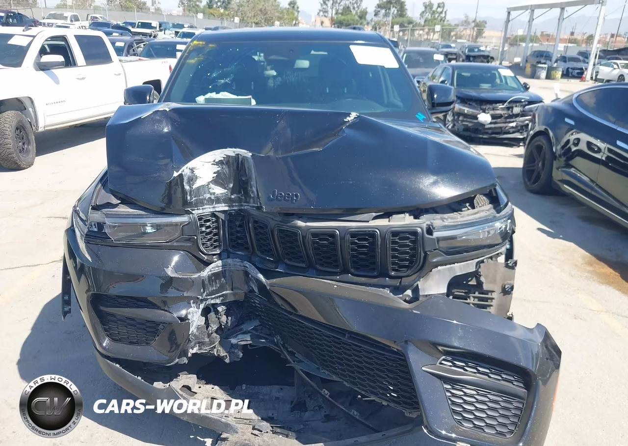 2022 Jeep Grand Cherokee Altitude 4X4 VIN:1C4RJHAG8N8573204 - 12