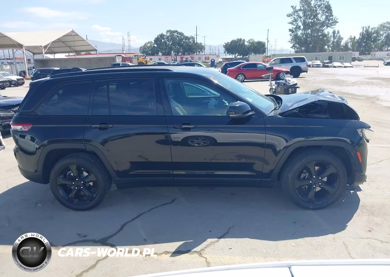 2022 Jeep Grand Cherokee Altitude 4X4 VIN:1C4RJHAG8N8573204 - 13
