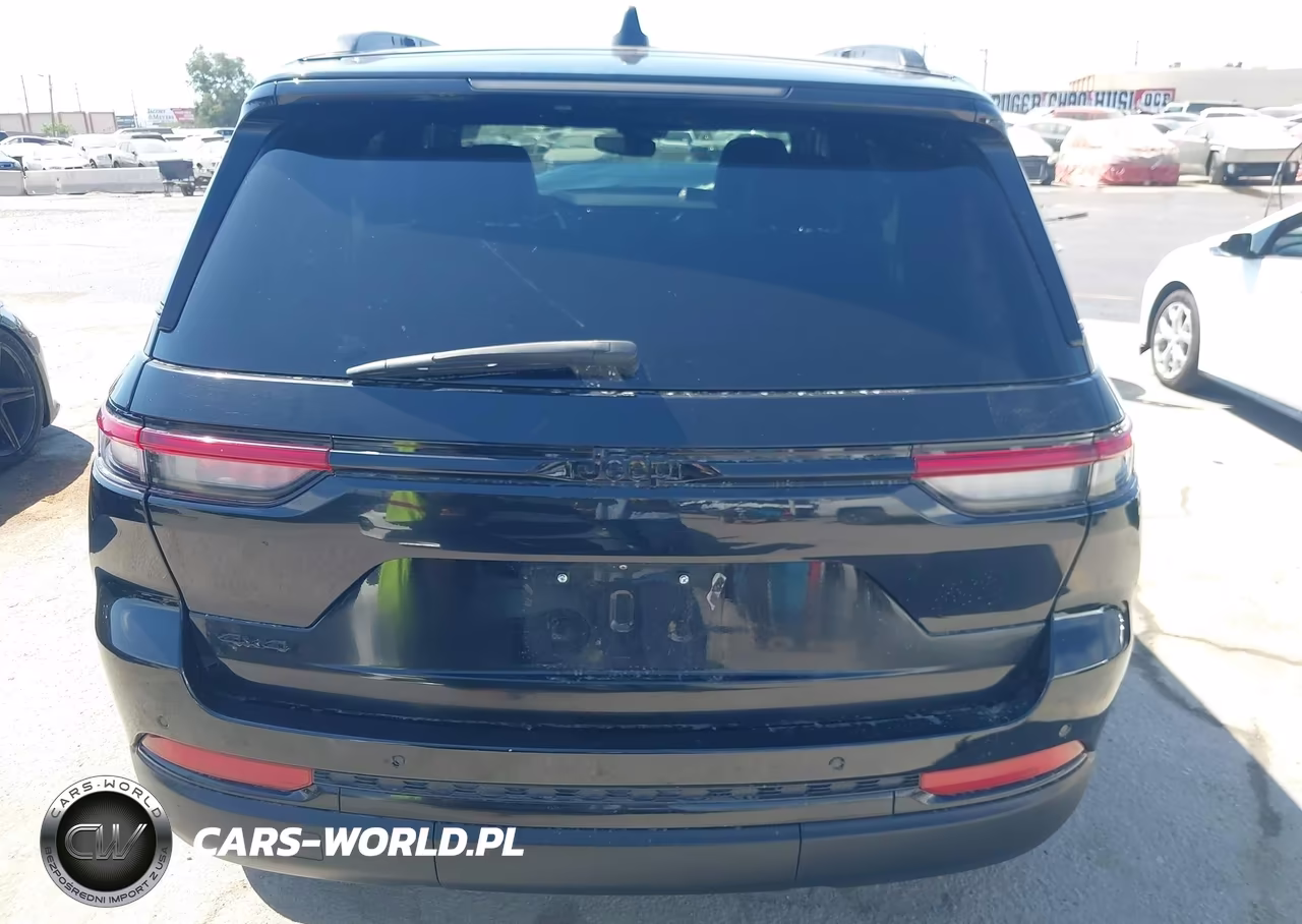 2022 Jeep Grand Cherokee Altitude 4X4 VIN:1C4RJHAG8N8573204 - 16
