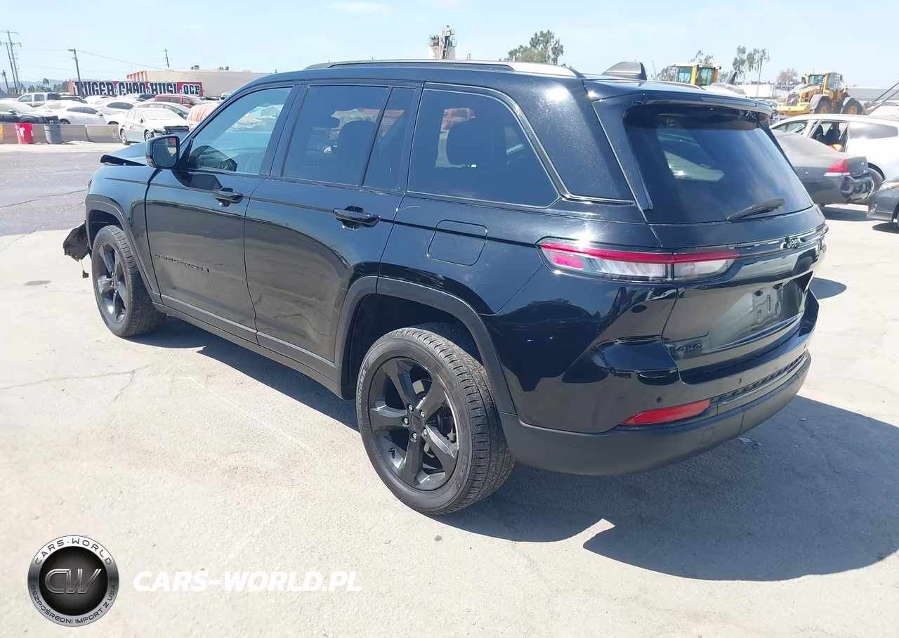 2022 Jeep Grand Cherokee Altitude 4X4 VIN:1C4RJHAG8N8573204 - 3