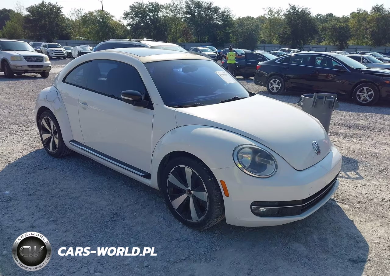 2012 Volkswagen Beetle 2.0T Turbo – zdjęcie 1 z 11