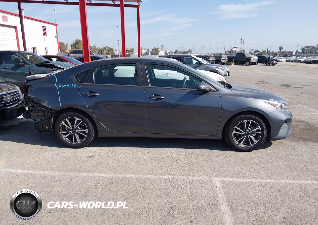 2023 Kia Forte Lxs VIN:3KPF24AD4PE586068 - 13