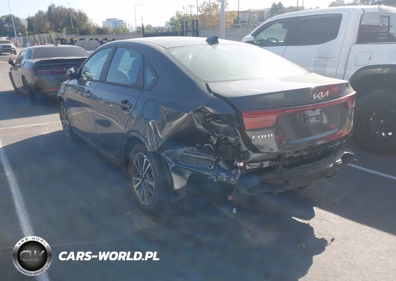 2023 Kia Forte Lxs VIN:3KPF24AD4PE586068 - 3