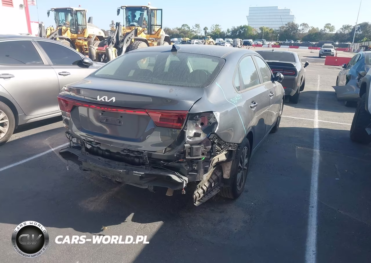2023 Kia Forte Lxs VIN:3KPF24AD4PE586068 - 4