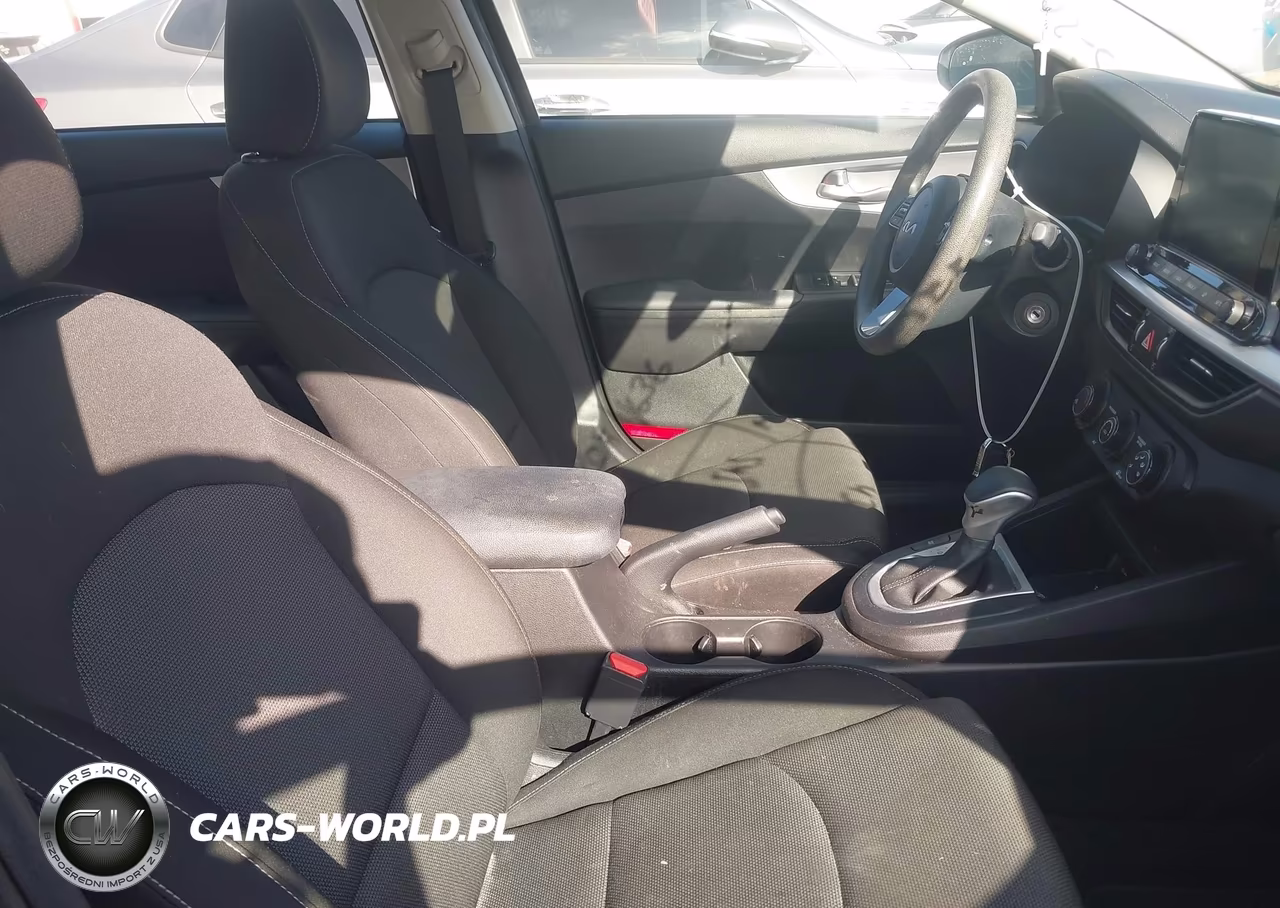 2023 Kia Forte Lxs VIN:3KPF24AD4PE586068 - 5