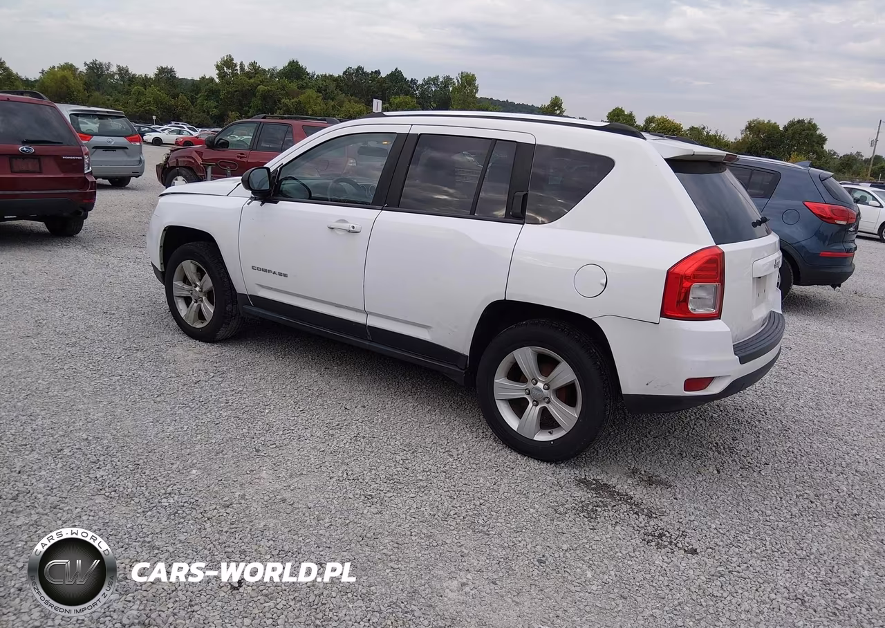 2012 Jeep Compass Latitude VIN:1C4NJCEB8CD627475 - 3