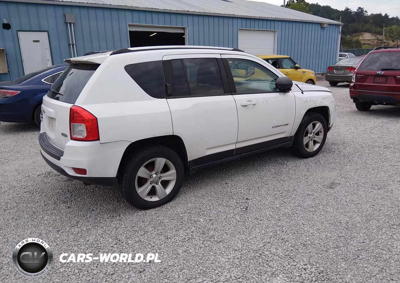 2012 Jeep Compass Latitude VIN:1C4NJCEB8CD627475 - 4
