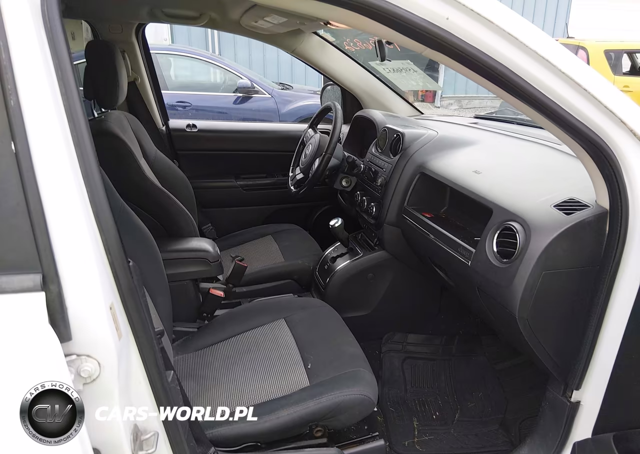 2012 Jeep Compass Latitude VIN:1C4NJCEB8CD627475 - 5