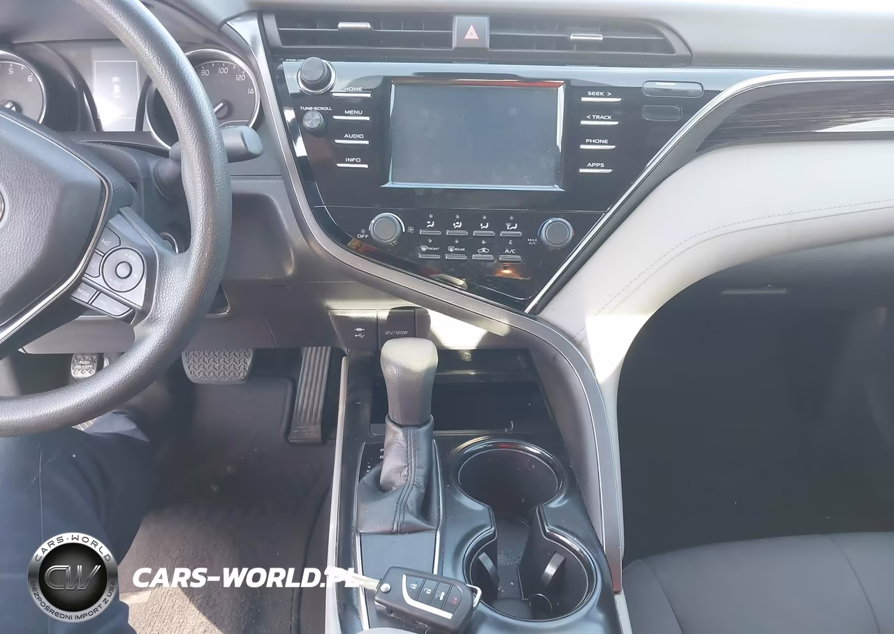 2018 Toyota Camry Le VIN:4T1B11HK0JU638224 - 11