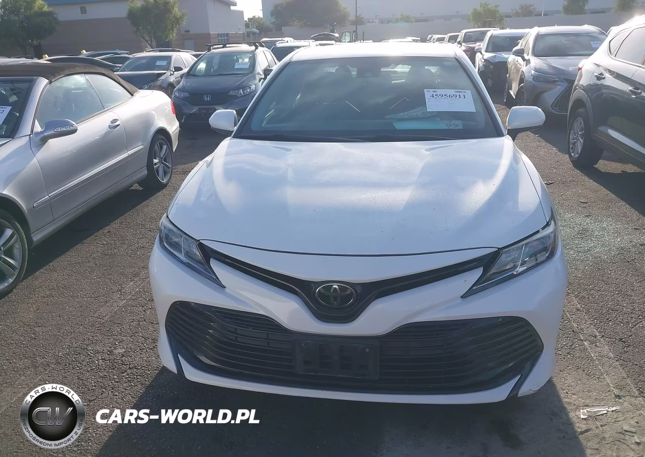 2018 Toyota Camry Le VIN:4T1B11HK0JU638224 - 12