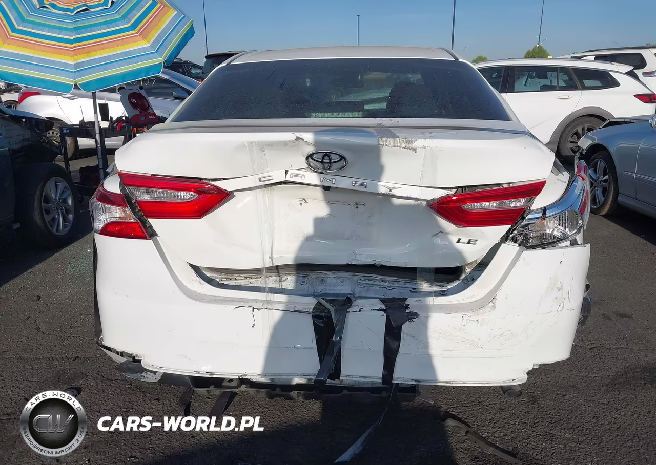 2018 Toyota Camry Le VIN:4T1B11HK0JU638224 - 16
