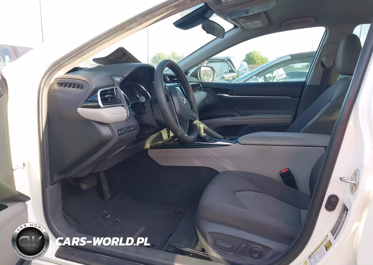2018 Toyota Camry Le VIN:4T1B11HK0JU638224 - 5