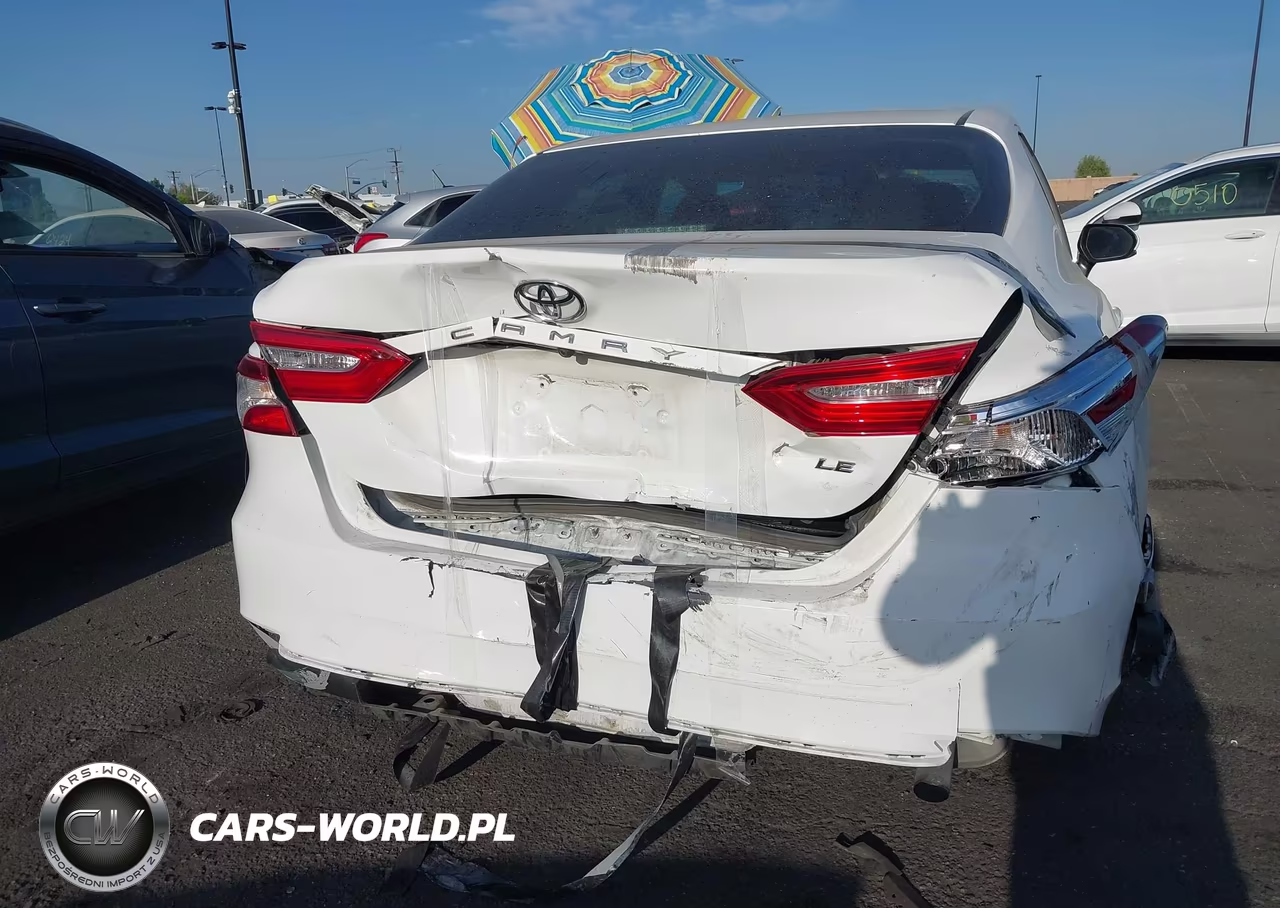 2018 Toyota Camry Le VIN:4T1B11HK0JU638224 - 6