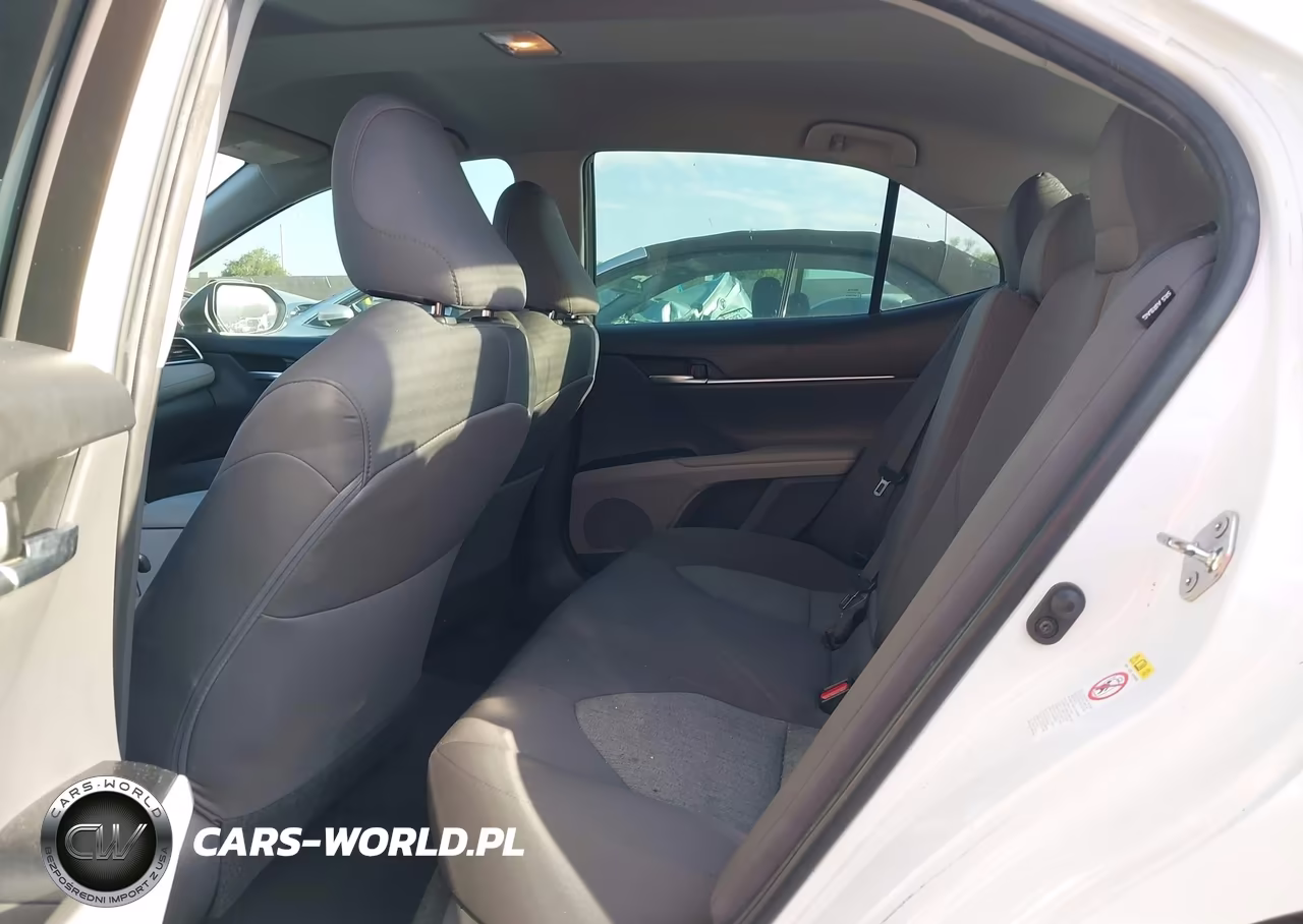 2018 Toyota Camry Le VIN:4T1B11HK0JU638224 - 8