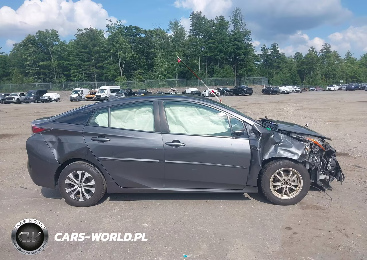 2016 Toyota Prius Three VIN:JTDKARFU4G3517444 - 14
