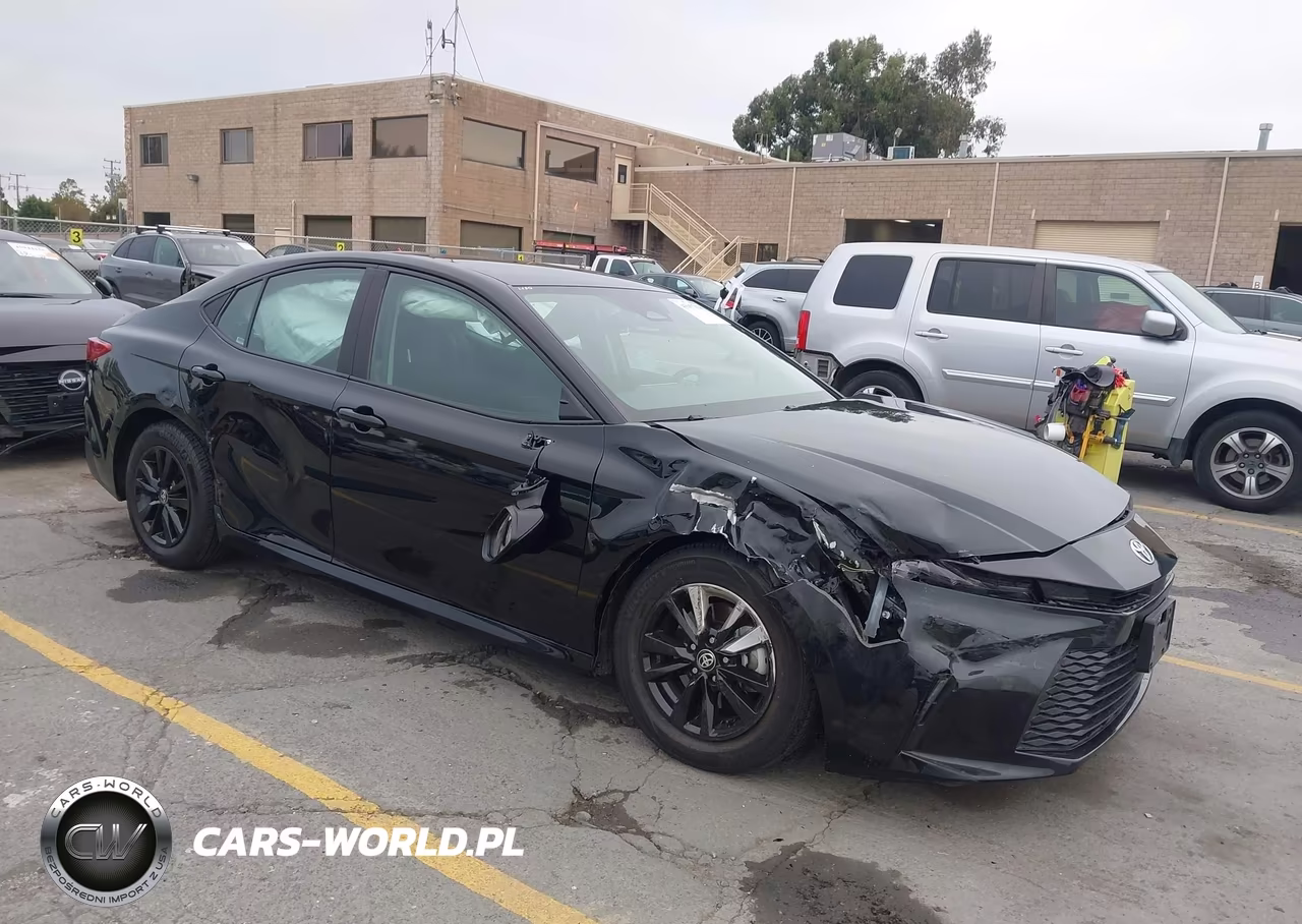 2025 Toyota Camry Le – zdjęcie 1 z 16