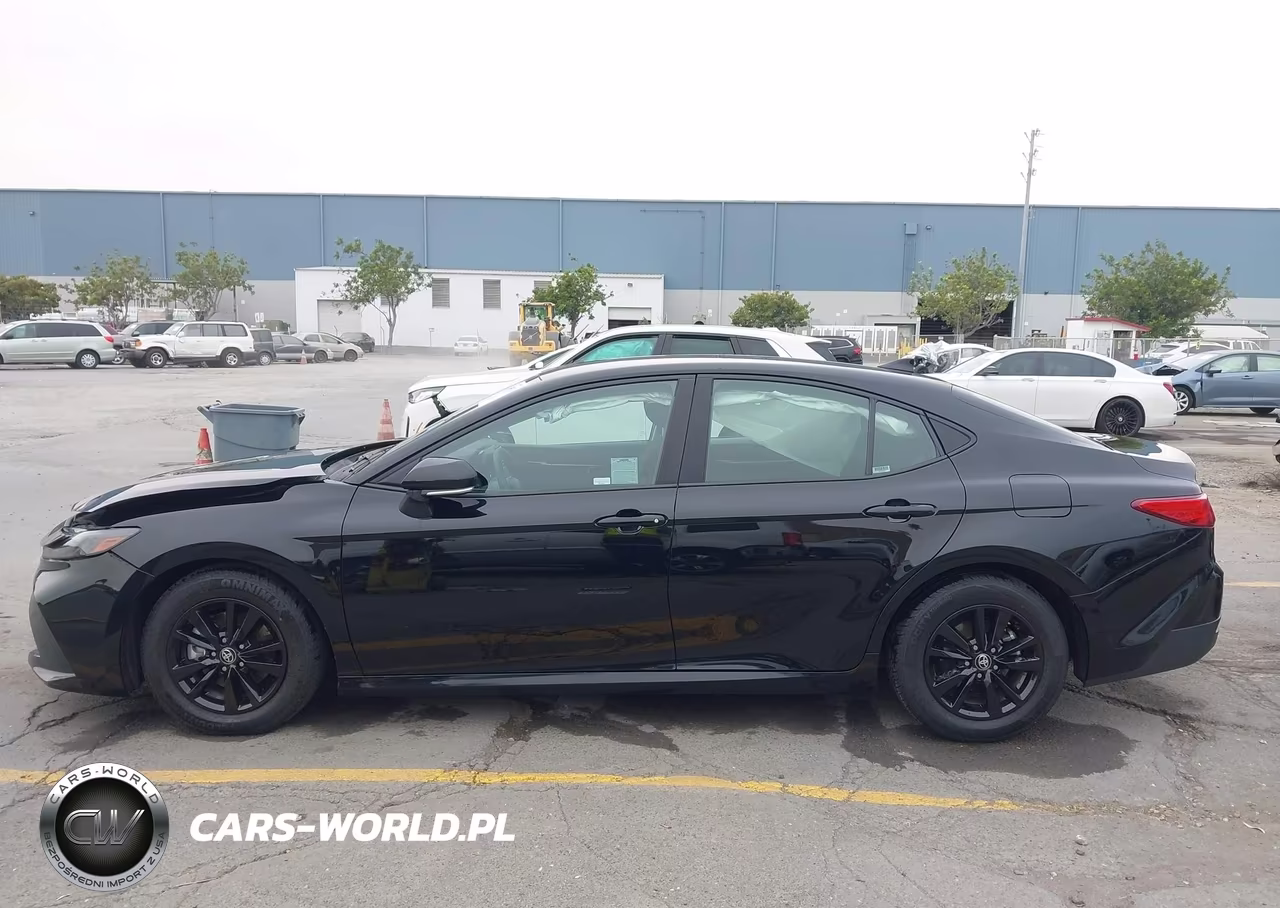 2025 Toyota Camry Le VIN:4T1DAACK3SU579946 - 14