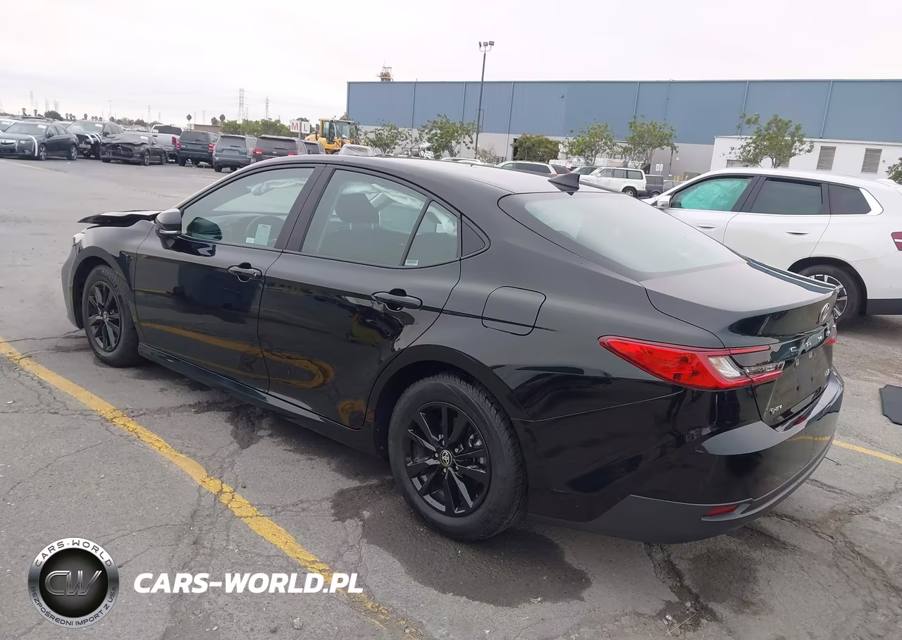 2025 Toyota Camry Le VIN:4T1DAACK3SU579946 - 3