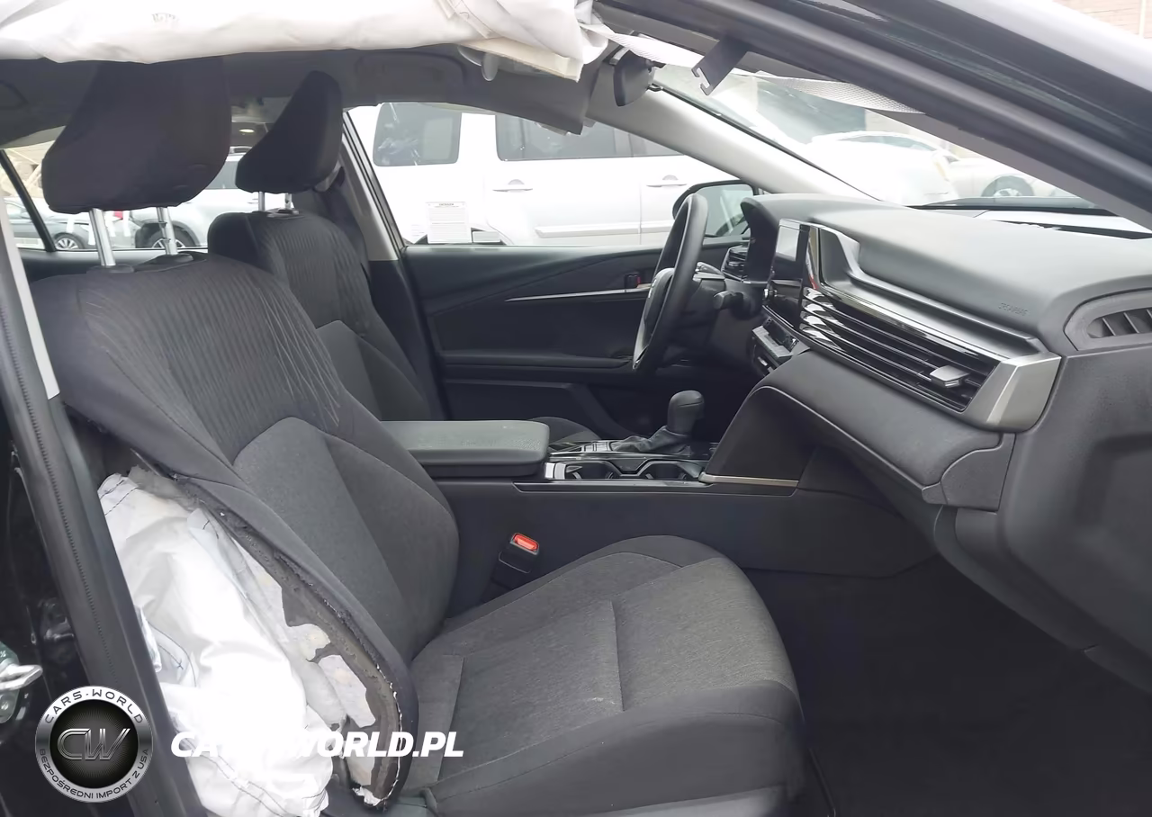 2025 Toyota Camry Le VIN:4T1DAACK3SU579946 - 5
