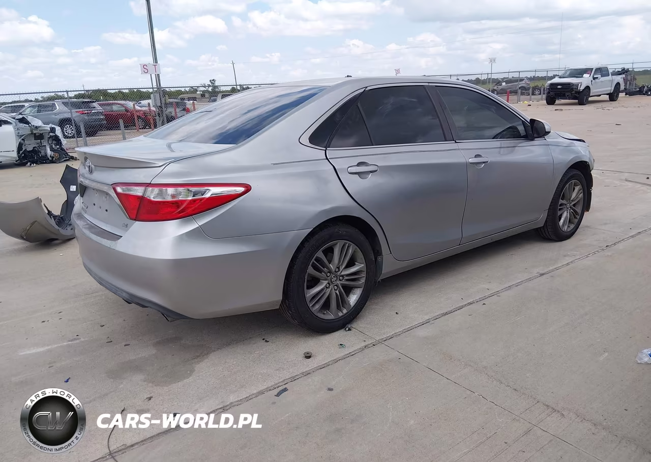 2017 Toyota Camry Se VIN:4T1BF1FK5HU729827 - 4
