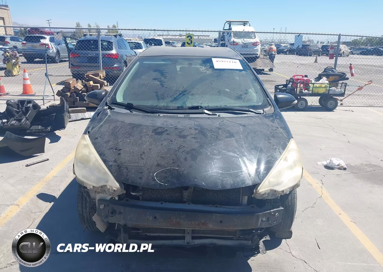 2013 Toyota Prius C Two VIN:JTDKDTB35D1056098 - 13