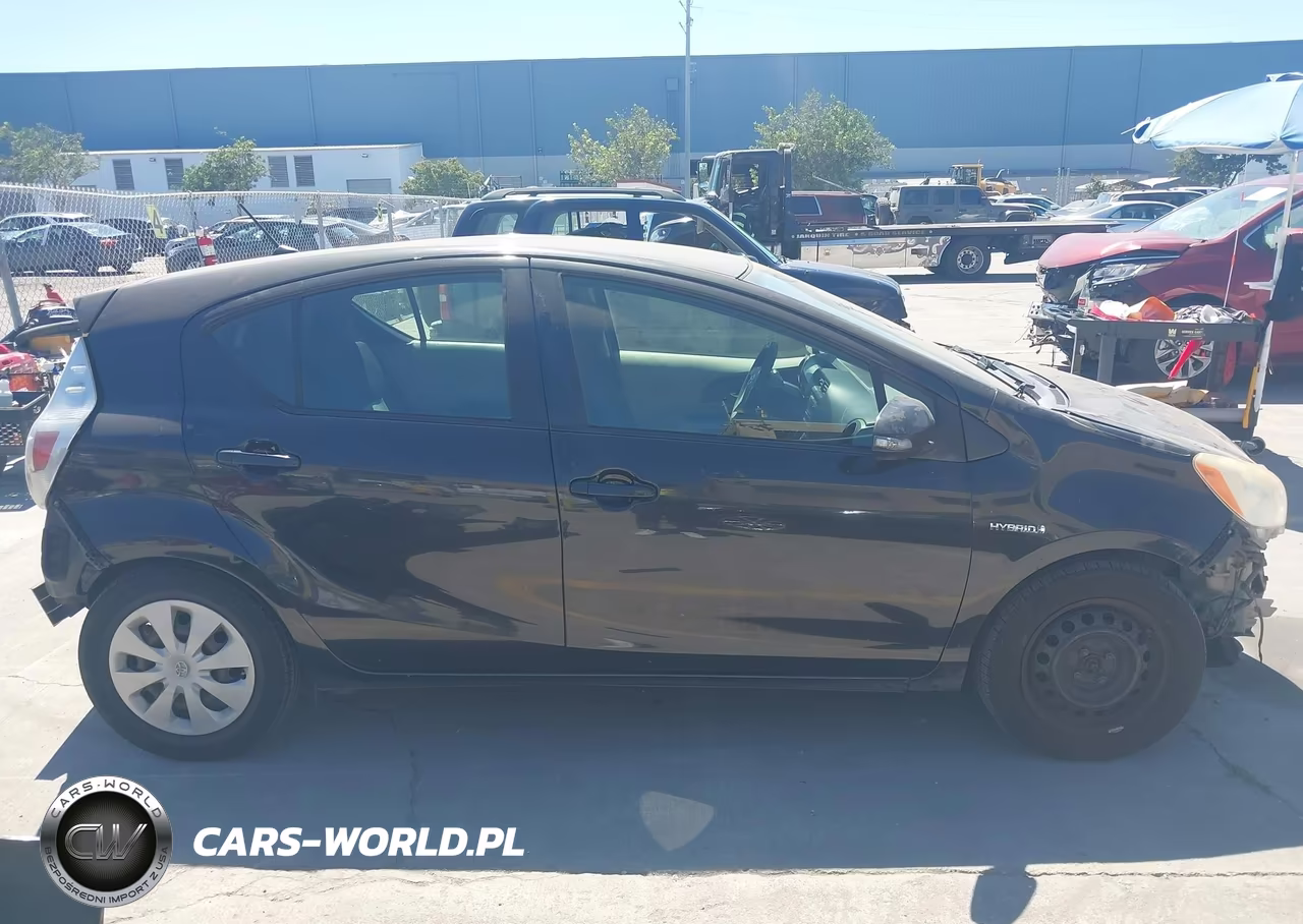 2013 Toyota Prius C Two VIN:JTDKDTB35D1056098 - 14