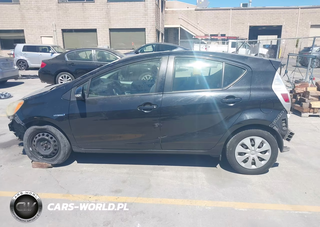 2013 Toyota Prius C Two VIN:JTDKDTB35D1056098 - 15