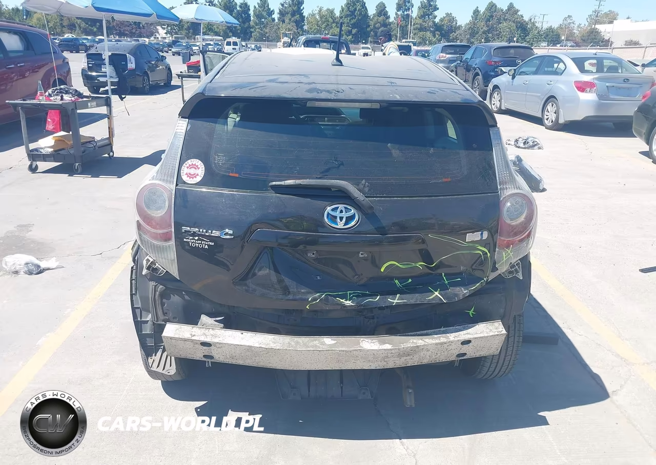 2013 Toyota Prius C Two VIN:JTDKDTB35D1056098 - 17