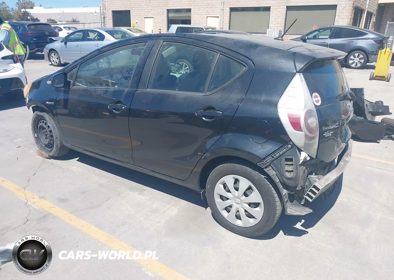 2013 Toyota Prius C Two VIN:JTDKDTB35D1056098 - 3