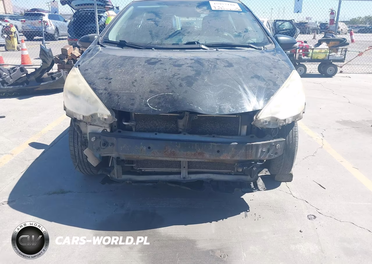 2013 Toyota Prius C Two VIN:JTDKDTB35D1056098 - 6