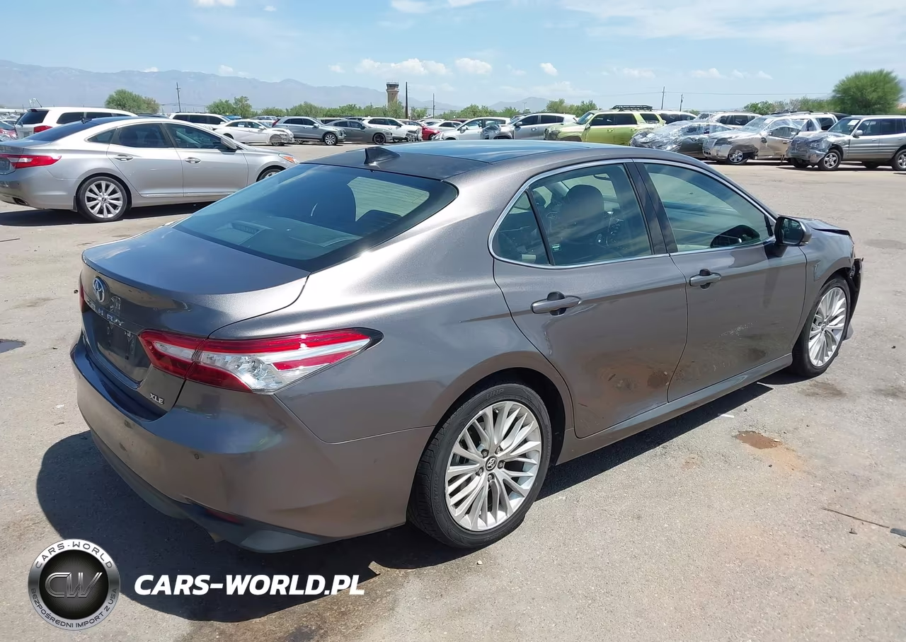 2018 Toyota Camry Xle VIN:4T1B11HK1JU014884 - 4