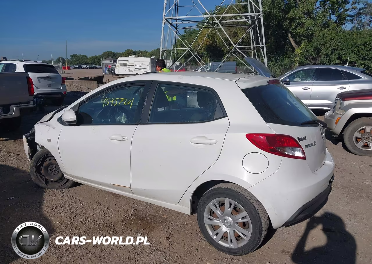 2014 Mazda Mazda2 Sport VIN:JM1DE1KY1E0174694 - 3