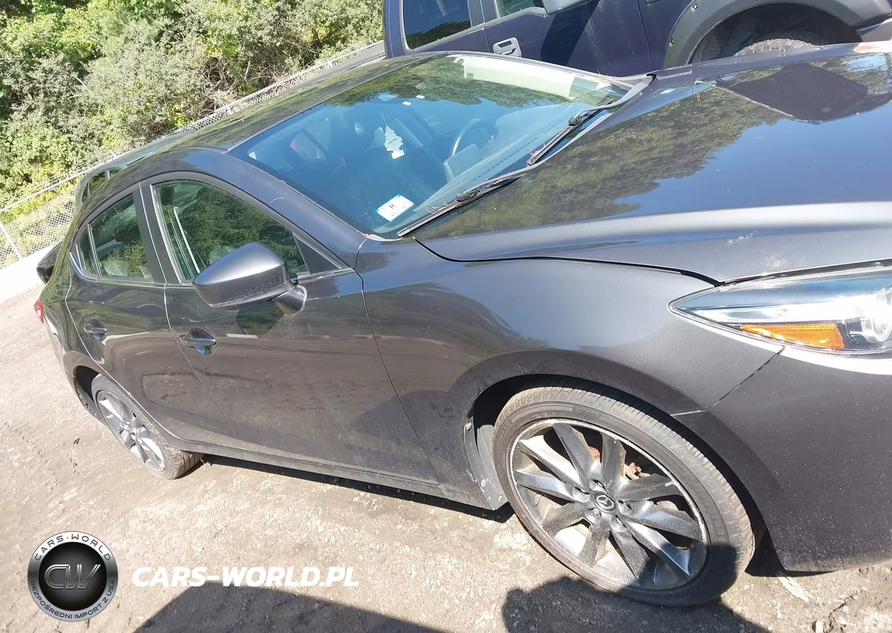 2018 Mazda Mazda3 Touring VIN:3MZBN1V3XJM162412 - 13