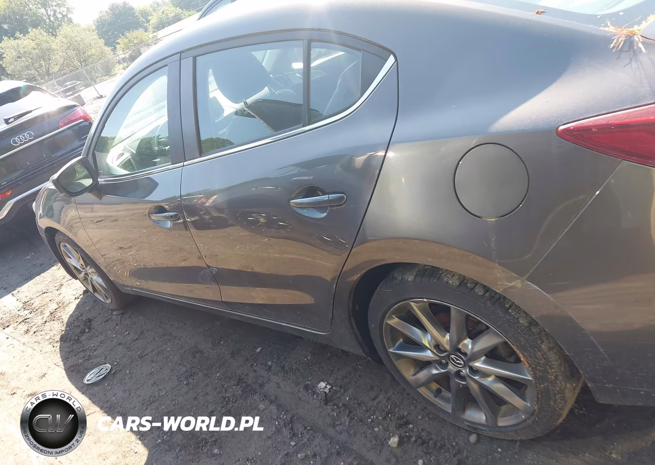 2018 Mazda Mazda3 Touring VIN:3MZBN1V3XJM162412 - 14