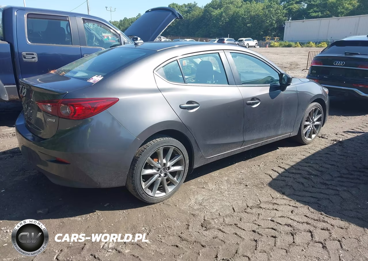 2018 Mazda Mazda3 Touring VIN:3MZBN1V3XJM162412 - 4