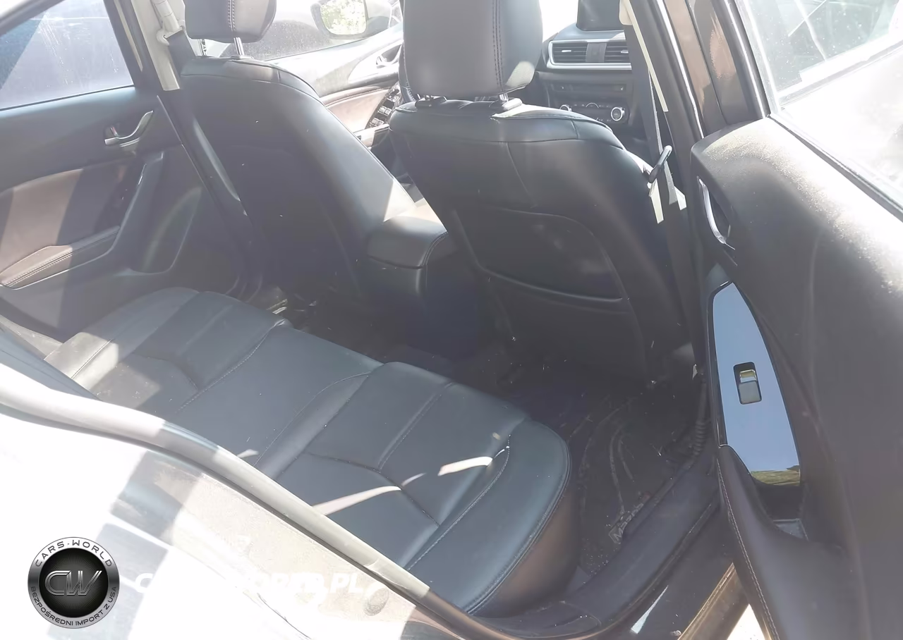 2018 Mazda Mazda3 Touring VIN:3MZBN1V3XJM162412 - 8